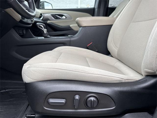 used 2023 Chevrolet Traverse car, priced at $29,146