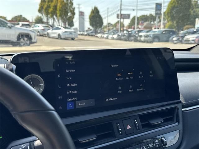 used 2024 Lexus ES 350 car, priced at $39,222