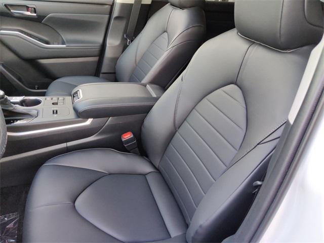 used 2023 Toyota Highlander car, priced at $39,897