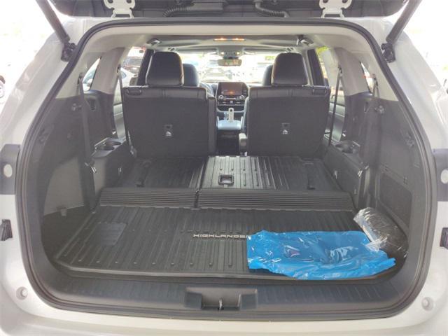 used 2023 Toyota Highlander car, priced at $39,897