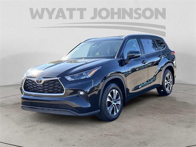 used 2023 Toyota Highlander car, priced at $34,722