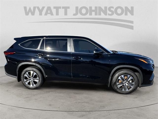 used 2023 Toyota Highlander car, priced at $34,722