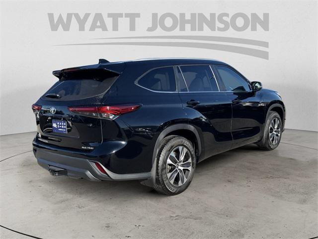 used 2023 Toyota Highlander car, priced at $34,722