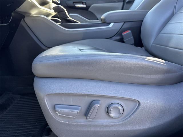 used 2023 Toyota Highlander car, priced at $34,722