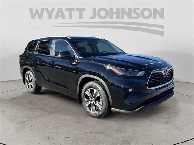 used 2023 Toyota Highlander car, priced at $34,722