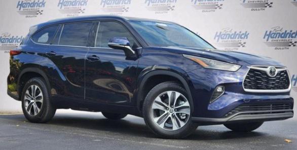 used 2022 Toyota Highlander car, priced at $35,988