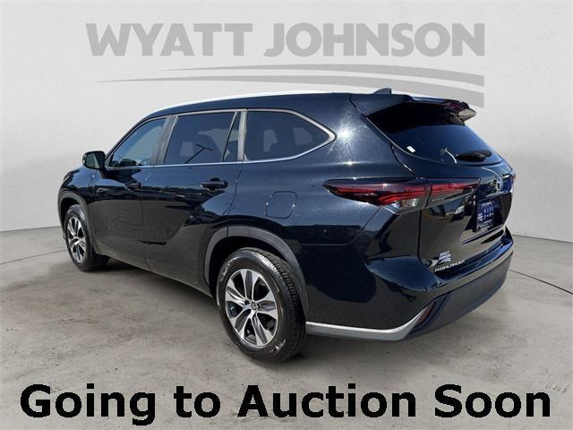 used 2024 Toyota Highlander car, priced at $36,194