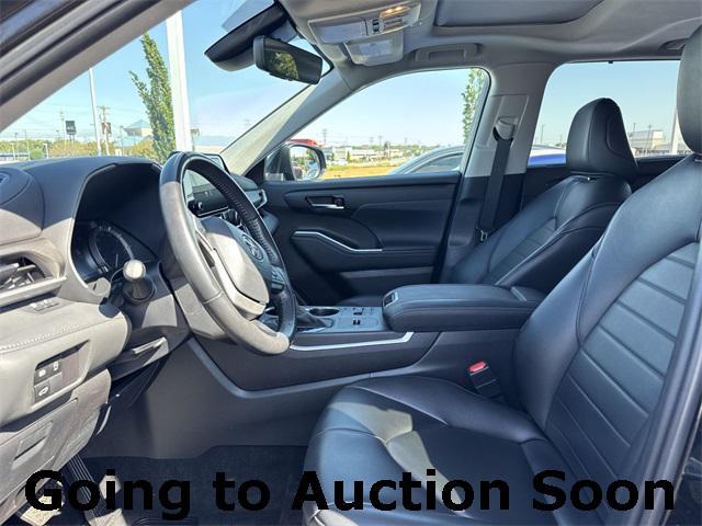 used 2024 Toyota Highlander car, priced at $36,194