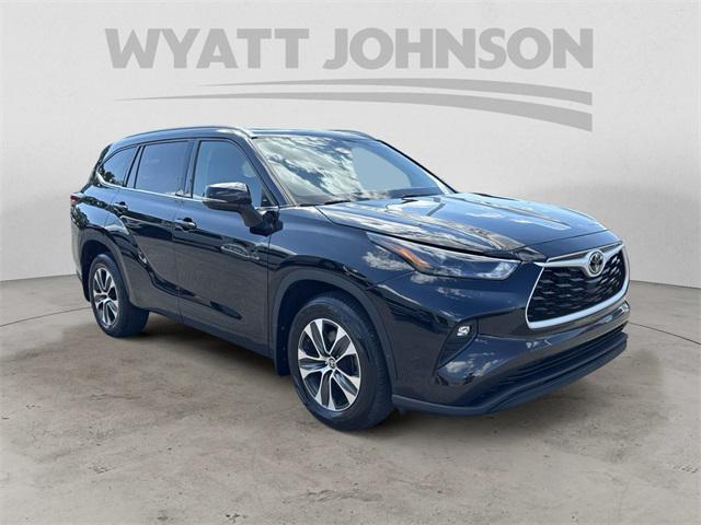 used 2022 Toyota Highlander car, priced at $32,525