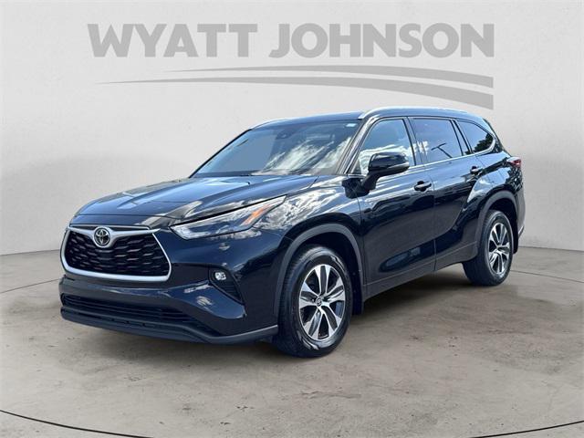 used 2022 Toyota Highlander car, priced at $32,525