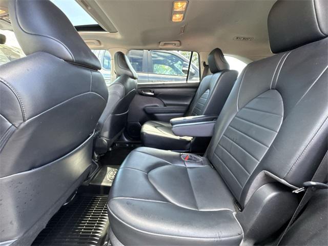 used 2022 Toyota Highlander car, priced at $32,525