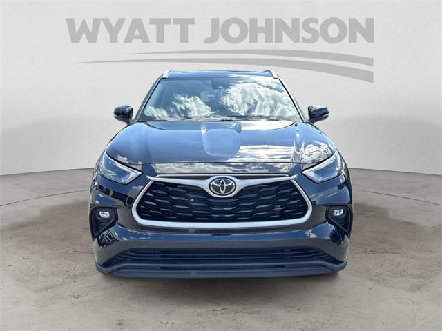 used 2022 Toyota Highlander car, priced at $32,525