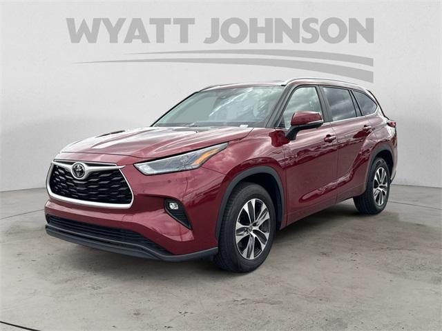 used 2023 Toyota Highlander car, priced at $33,771
