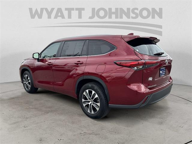 used 2023 Toyota Highlander car, priced at $33,771