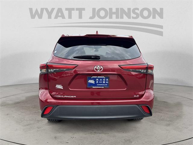 used 2023 Toyota Highlander car, priced at $33,771