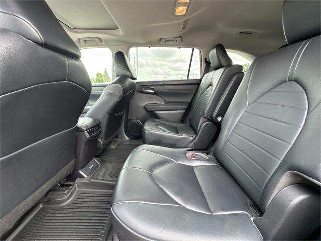 used 2023 Toyota Highlander car, priced at $33,771