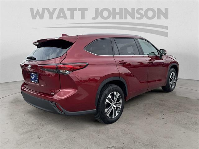 used 2023 Toyota Highlander car, priced at $33,771