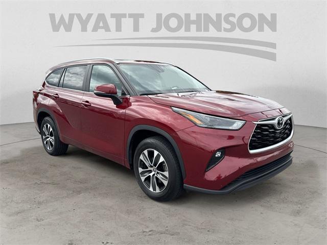 used 2023 Toyota Highlander car, priced at $33,771