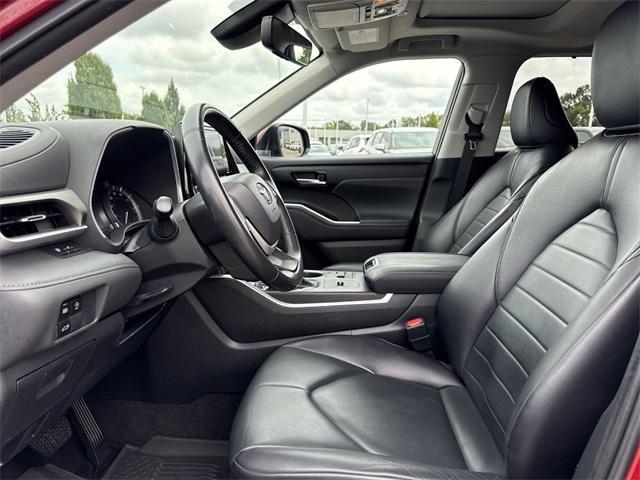used 2023 Toyota Highlander car, priced at $33,771
