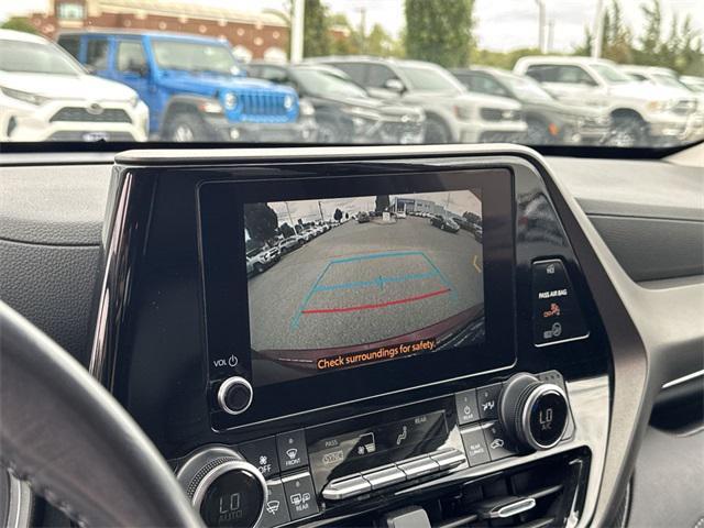used 2023 Toyota Highlander car, priced at $33,771