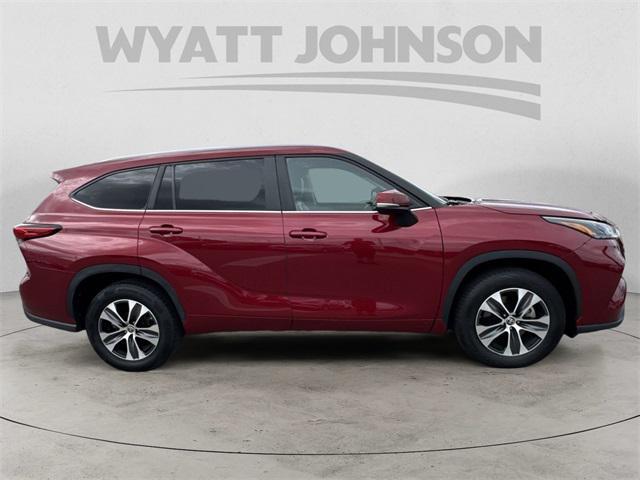 used 2023 Toyota Highlander car, priced at $33,771