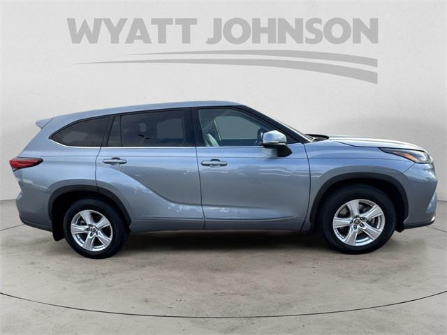 used 2022 Toyota Highlander car, priced at $28,990