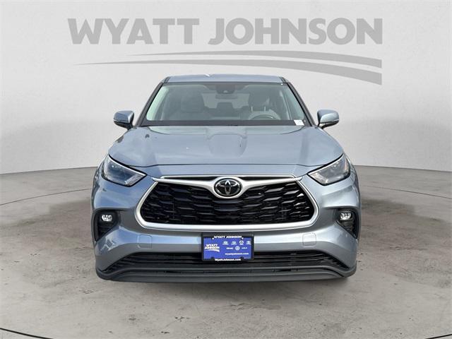 used 2022 Toyota Highlander car, priced at $28,990