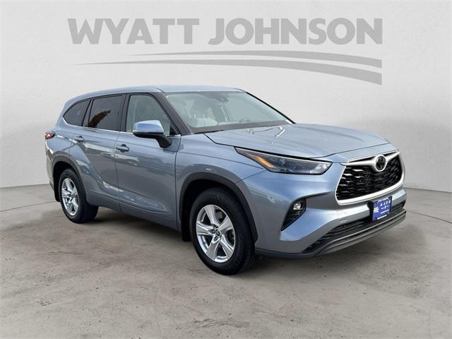used 2022 Toyota Highlander car, priced at $28,990