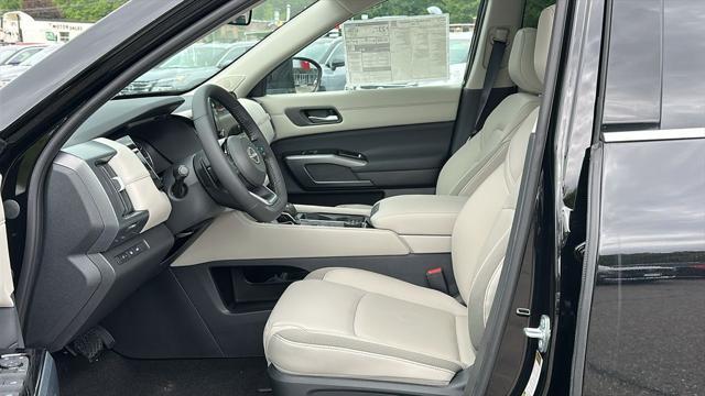 new 2025 Nissan Pathfinder car, priced at $48,925