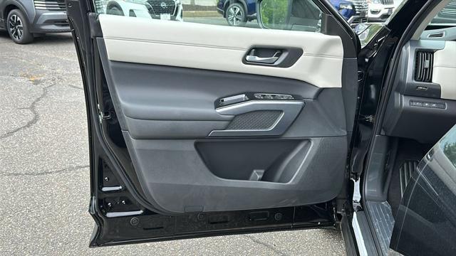 new 2025 Nissan Pathfinder car, priced at $48,925