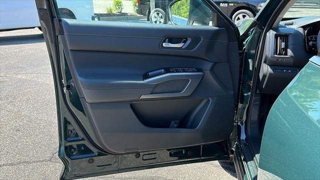 new 2025 Nissan Pathfinder car, priced at $49,925