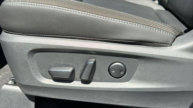 new 2025 Nissan Pathfinder car, priced at $49,925