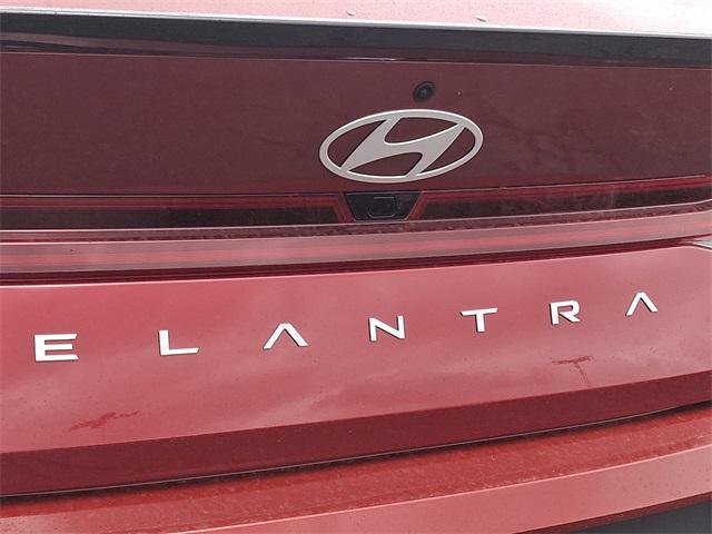 new 2025 Hyundai Elantra HEV car, priced at $28,715