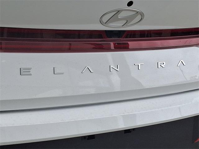 new 2025 Hyundai Elantra HEV car, priced at $26,720