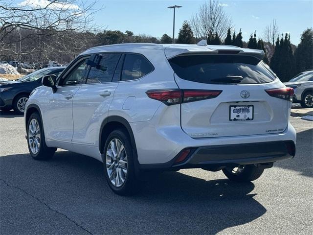 used 2022 Toyota Highlander car, priced at $36,524