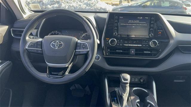 used 2022 Toyota Highlander car, priced at $36,524