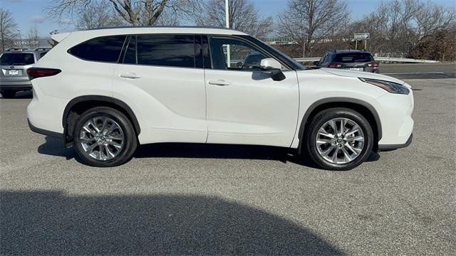 used 2022 Toyota Highlander car, priced at $36,524