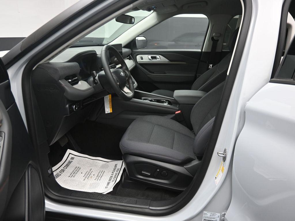 new 2025 Ford Explorer car, priced at $40,591