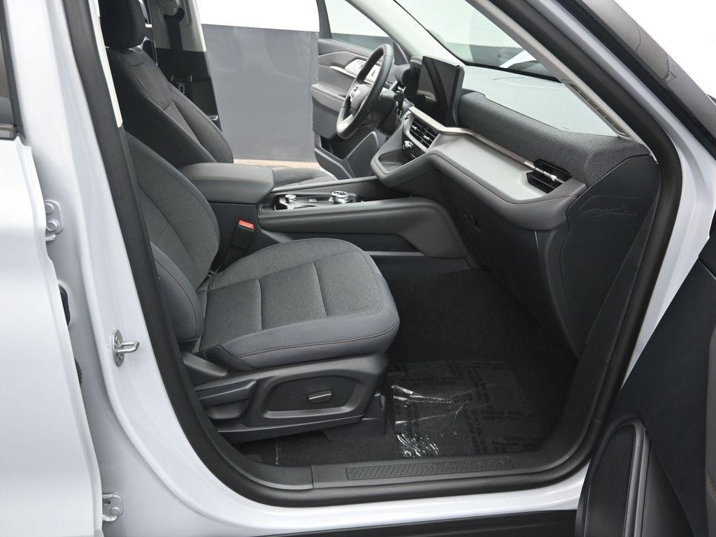 new 2025 Ford Explorer car, priced at $40,591