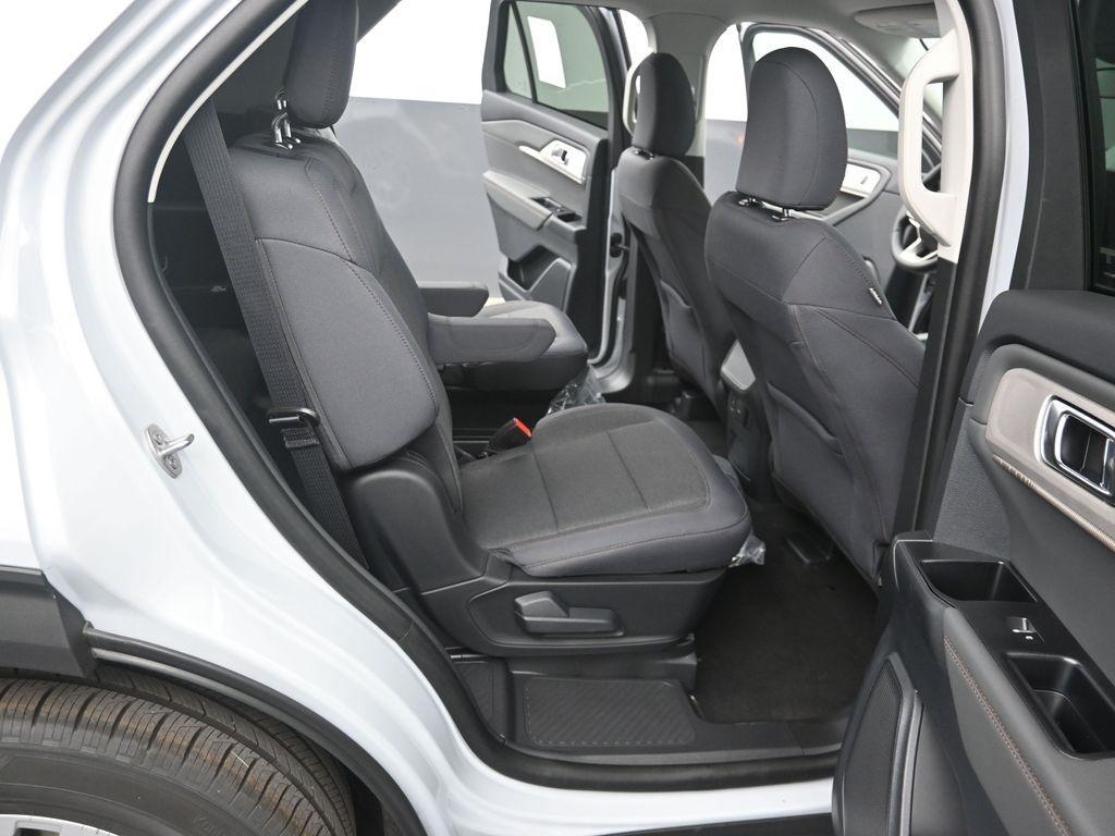 new 2025 Ford Explorer car, priced at $40,591