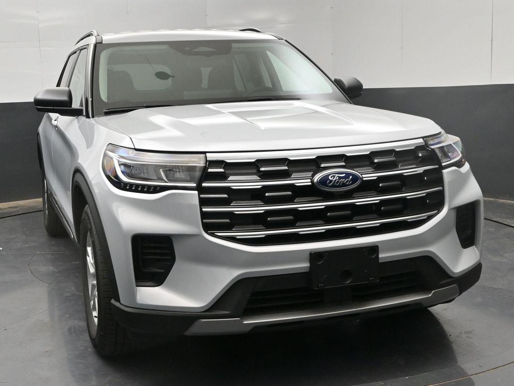 new 2025 Ford Explorer car, priced at $40,591