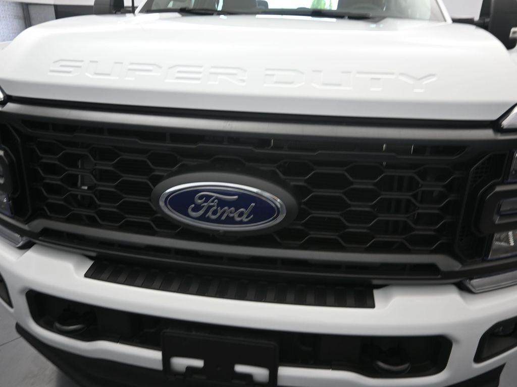 new 2025 Ford F-350 car, priced at $73,665