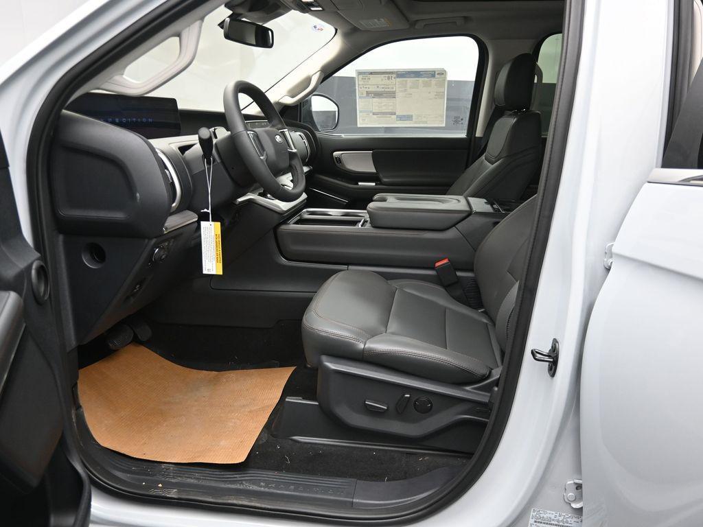 new 2025 Ford Expedition car, priced at $71,730
