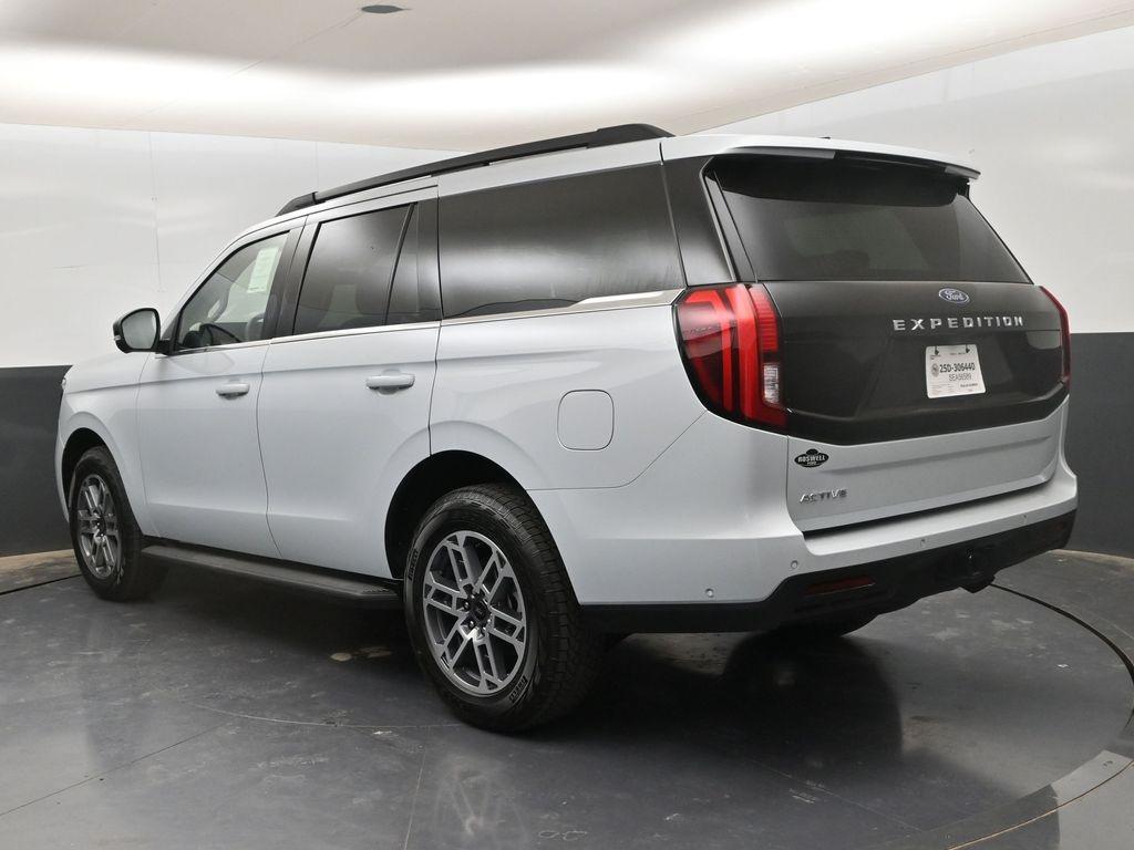 new 2025 Ford Expedition car, priced at $71,730