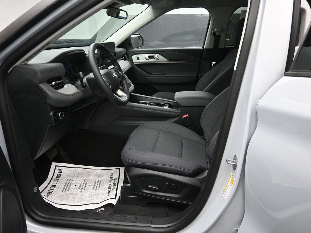 new 2025 Ford Explorer car, priced at $40,591