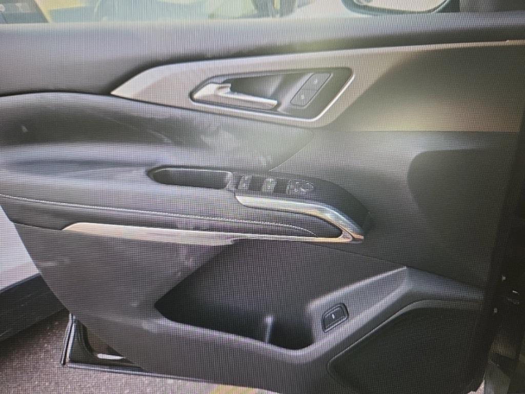 used 2024 Chevrolet Traverse car, priced at $36,998