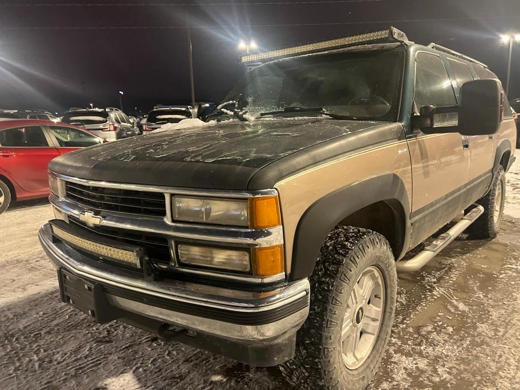 used 1995 Chevrolet Suburban car, priced at $3,000