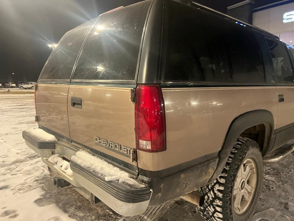 used 1995 Chevrolet Suburban car, priced at $3,000