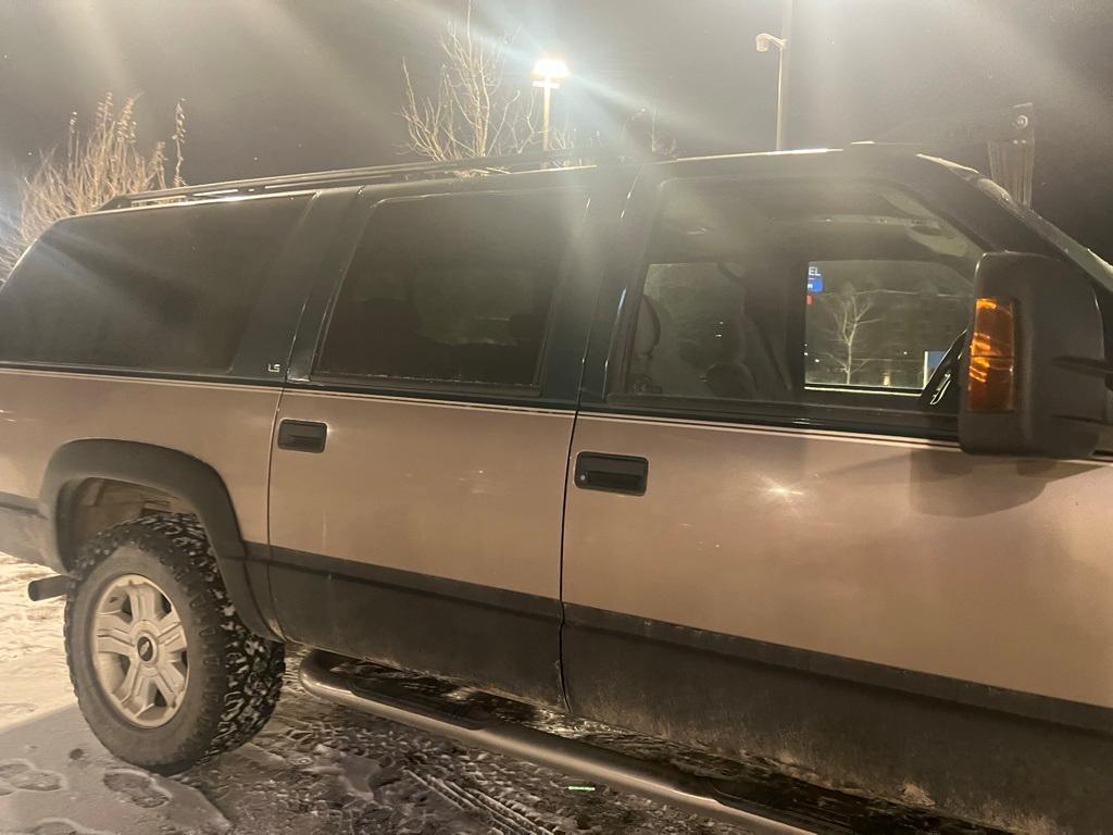 used 1995 Chevrolet Suburban car, priced at $3,000