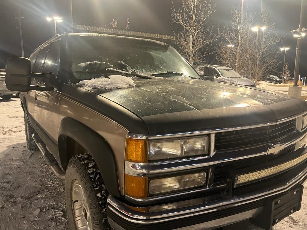 used 1995 Chevrolet Suburban car, priced at $3,000